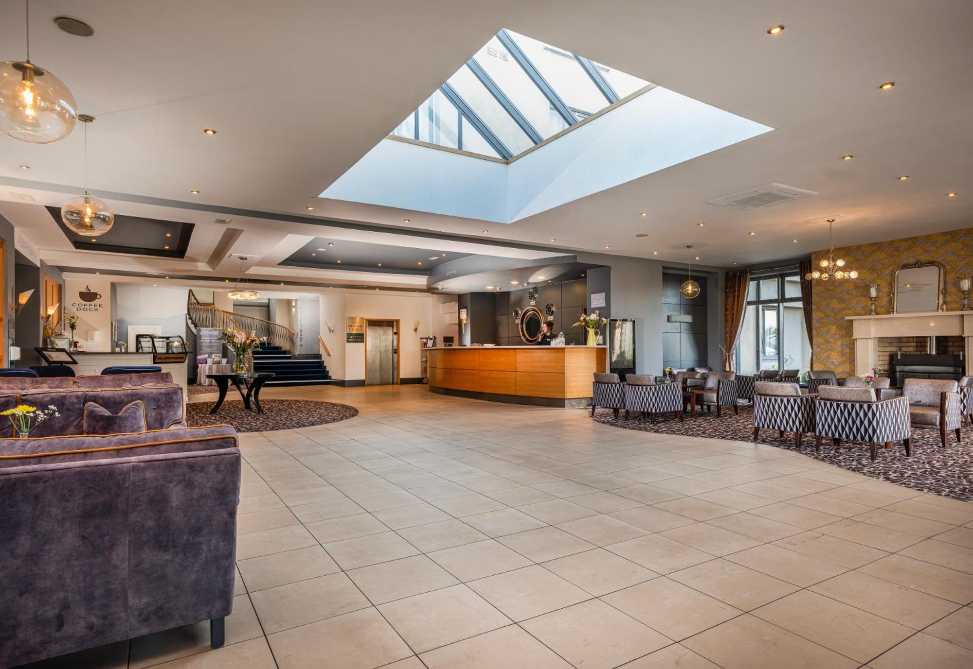 Arklow Bay Hotel ภายนอก รูปภาพ